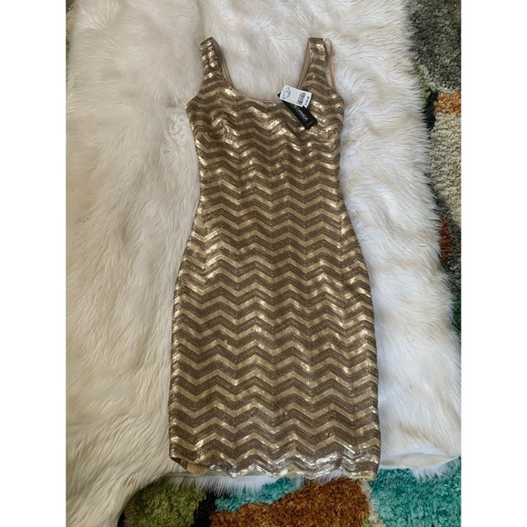 Le Chateau sequin dress - Picture 2 of 10